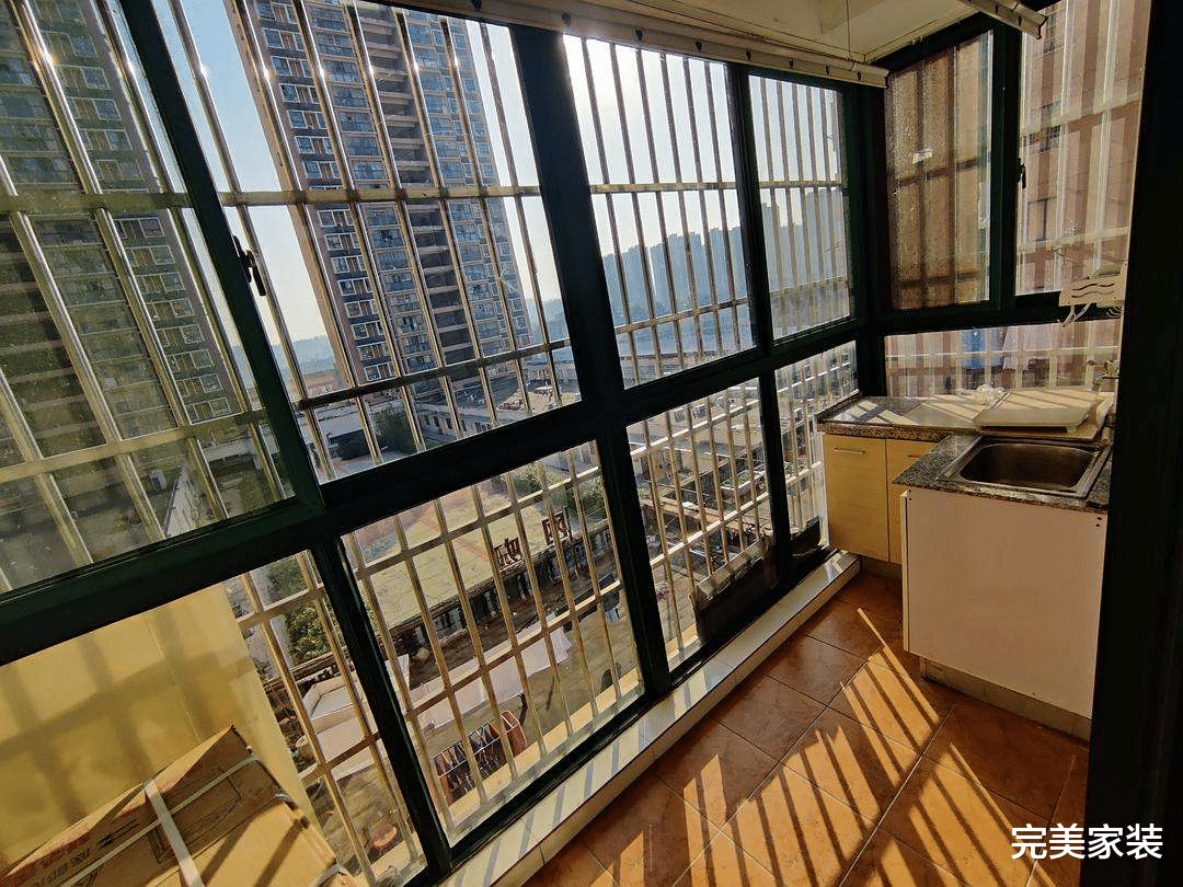 想将洗衣机放在阳台，应该如何做？牢记技巧，阳台实用又美观