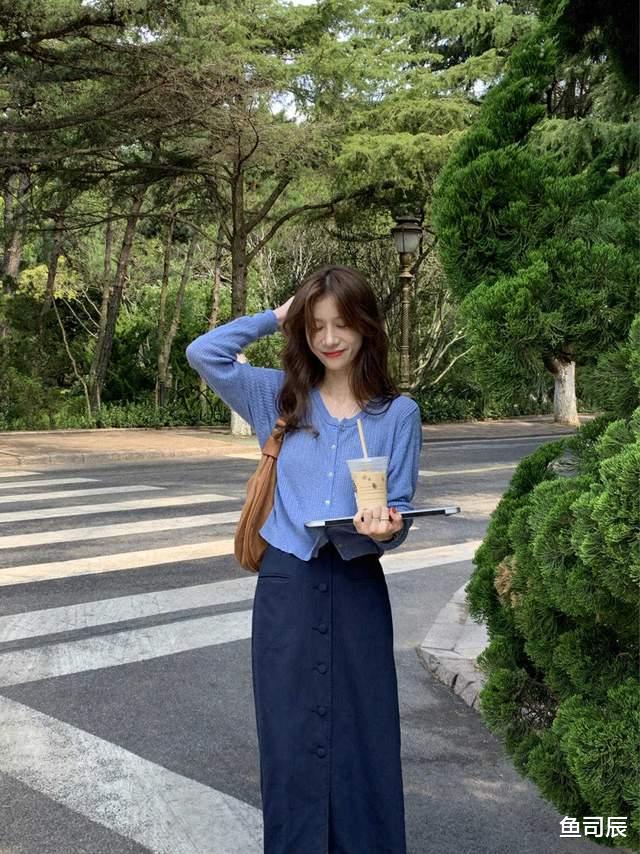 鱼司辰|无针织衫不秋天，搭配百褶裙简约又洋气，青春活力，太好看了