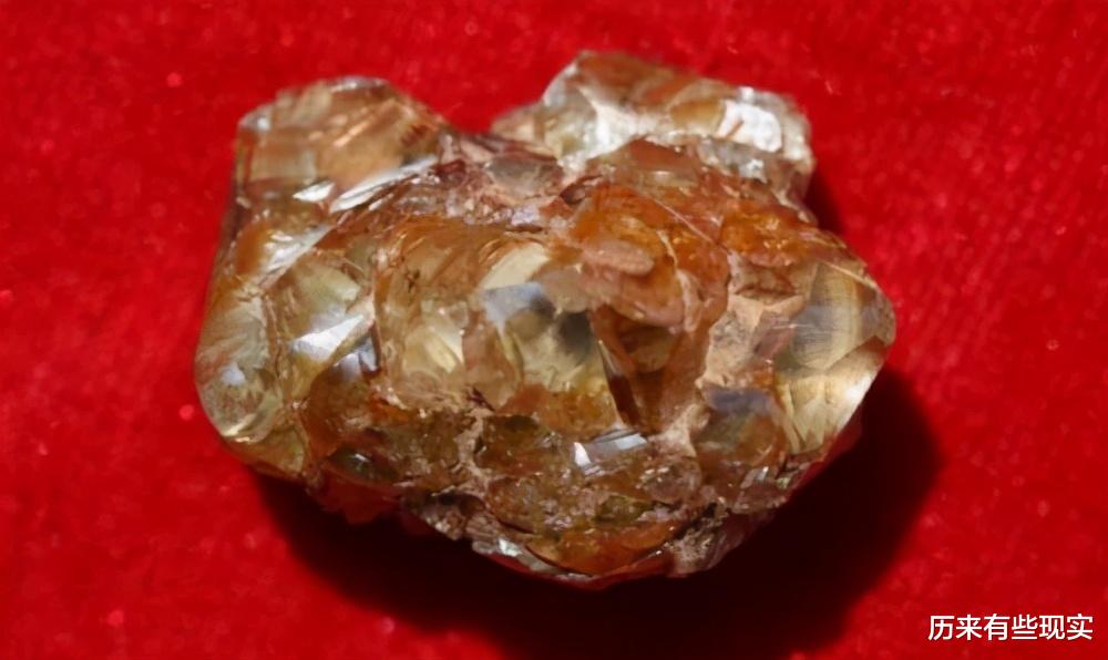 历来有些现实 44年前，山东村姑捡到钻石上交国家，被安排农转非，晚年病痛缠身