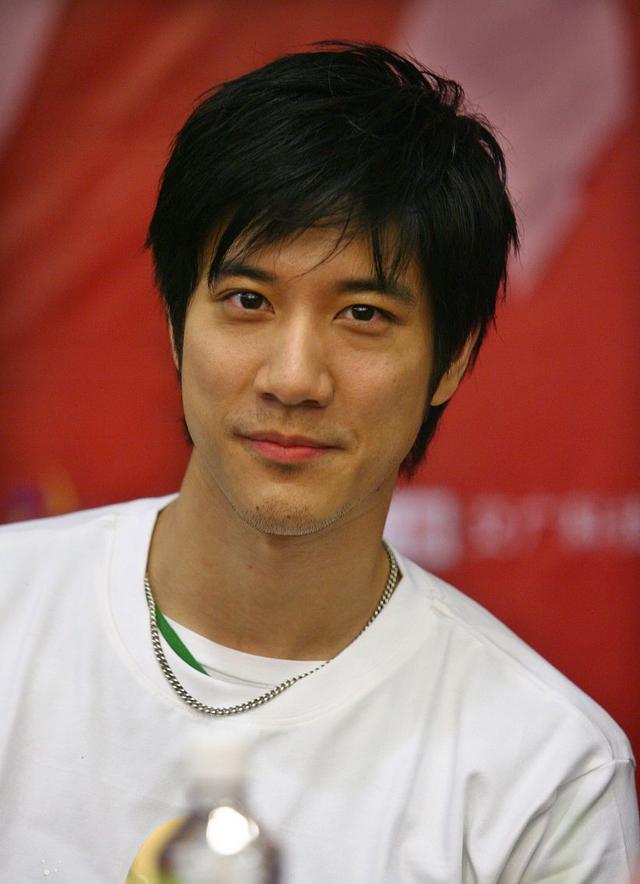 王力宏|造谣张艺兴选妃的人道歉，王力宏正式退圈，李靓蕾以最后一击完胜