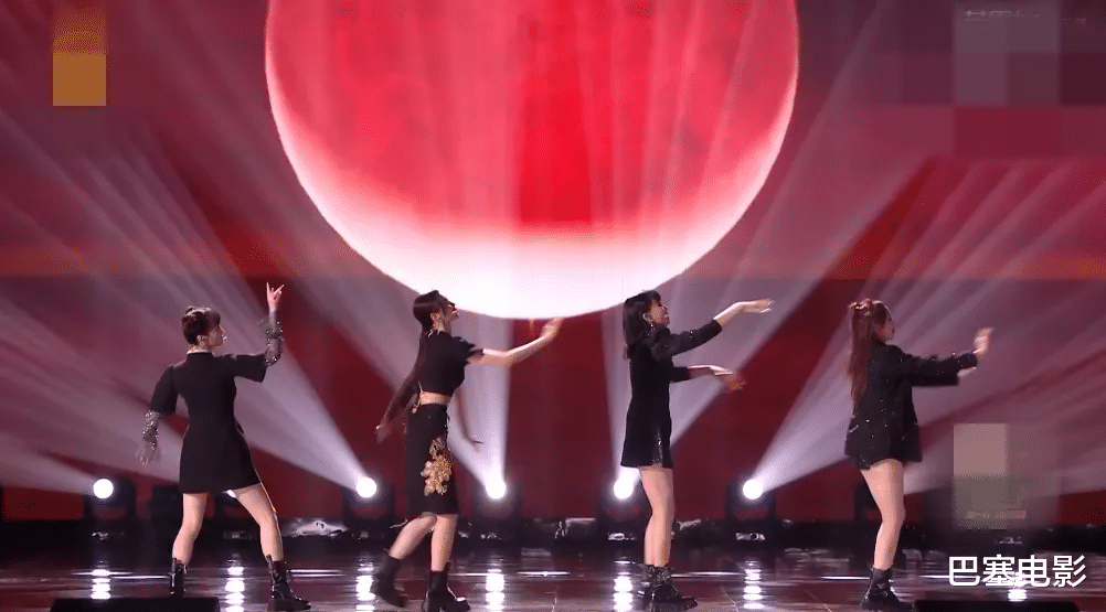 芒果台|芒果购物晚会一团糟，哥哥姐姐油腻大比拼，乱跳乱唱好尴尬