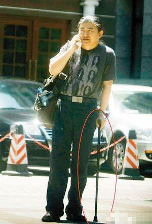 刘欢|自2009年确诊后，刘欢乌发变白丝，今再传病情恶化？妻子相守32年