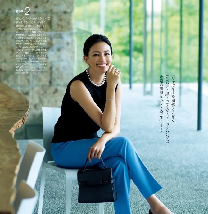 奶球妈咪聊|50岁的女人，告别“花哨”单品，用经典款式搭配出气质，穿出魅力