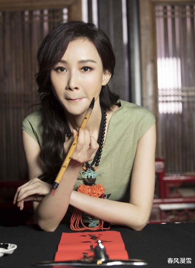 书法|模特萧蔷的书法不是闹着玩的,行书行云流水,小楷灵动多姿,羡慕