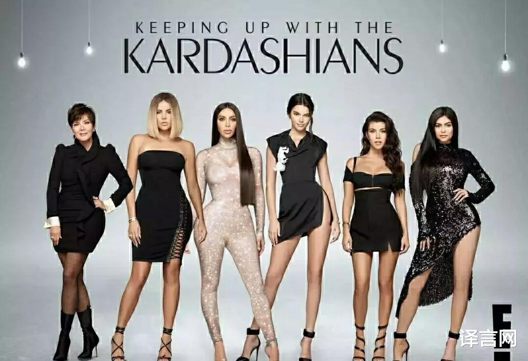 金·卡戴珊|考特尼·卡戴珊激情四射，跨坐在男友大腿上玩游戏，粉丝为之疯狂