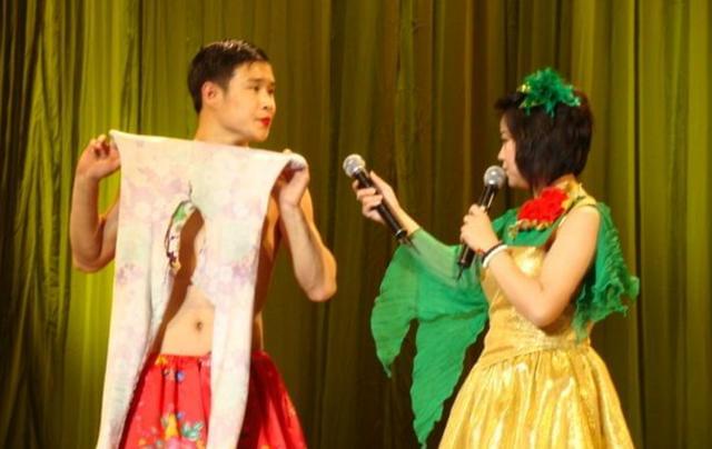我是愈姑娘|“东北丑角”小沈阳的爆红记和堕落史