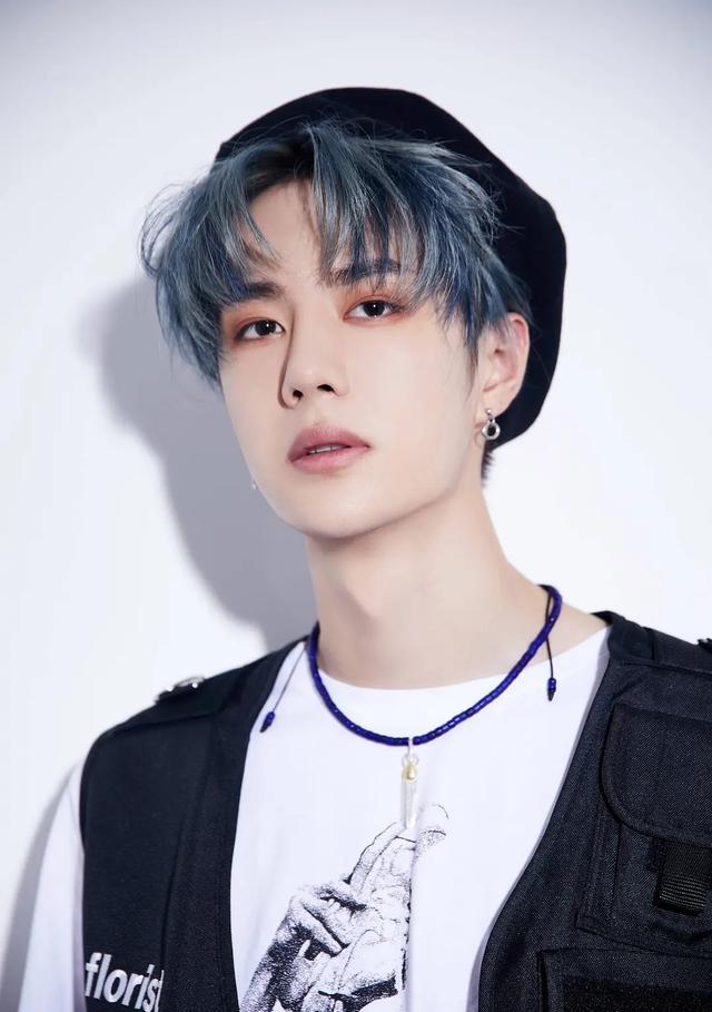 琉璃|《斗罗大陆》大爆，乐华害怕地位不保，两手准备对付肖战！