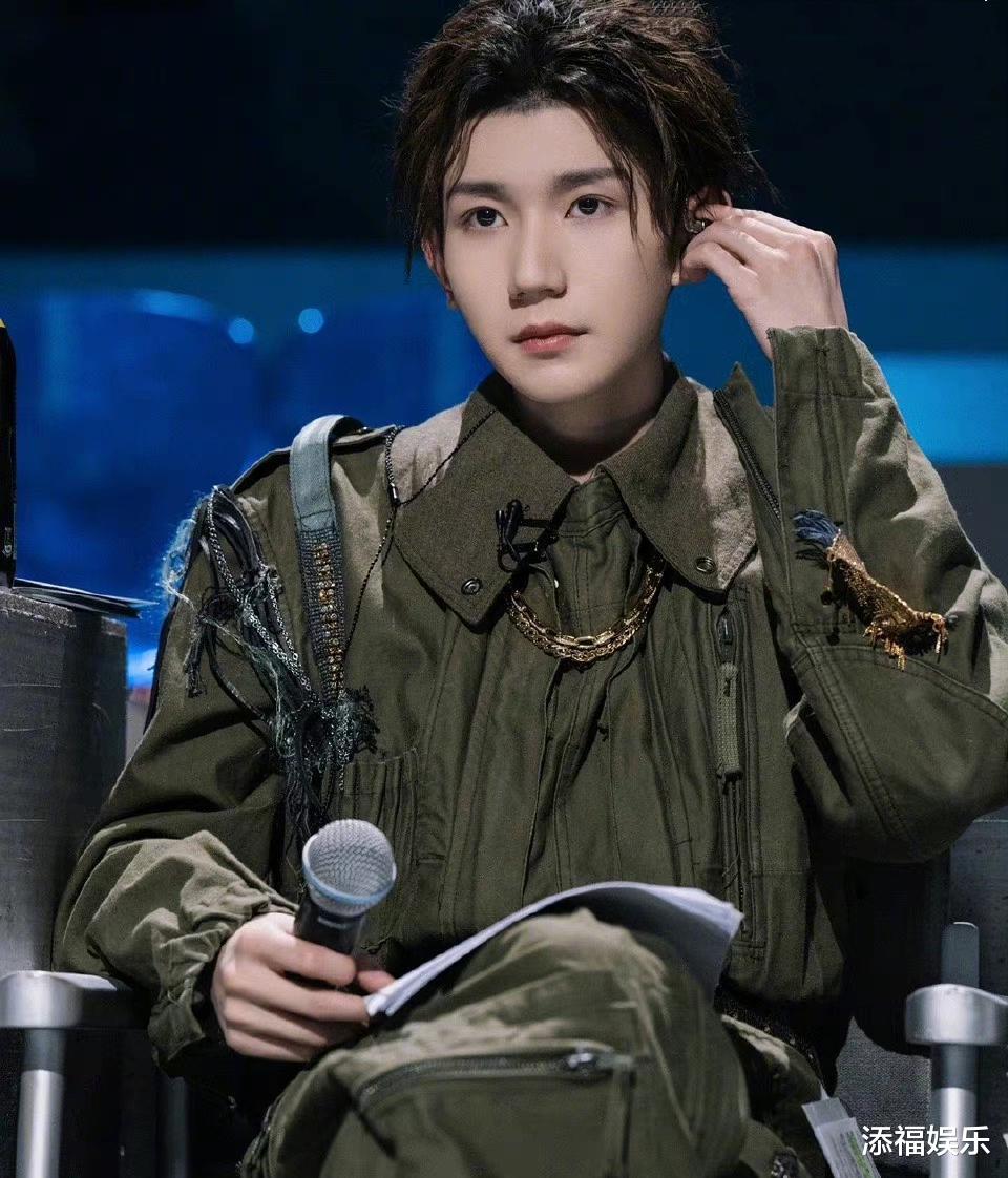 沈梦辰|王源穿工装参加节目展现好身材，幼时代表学校演出事迹被曝光