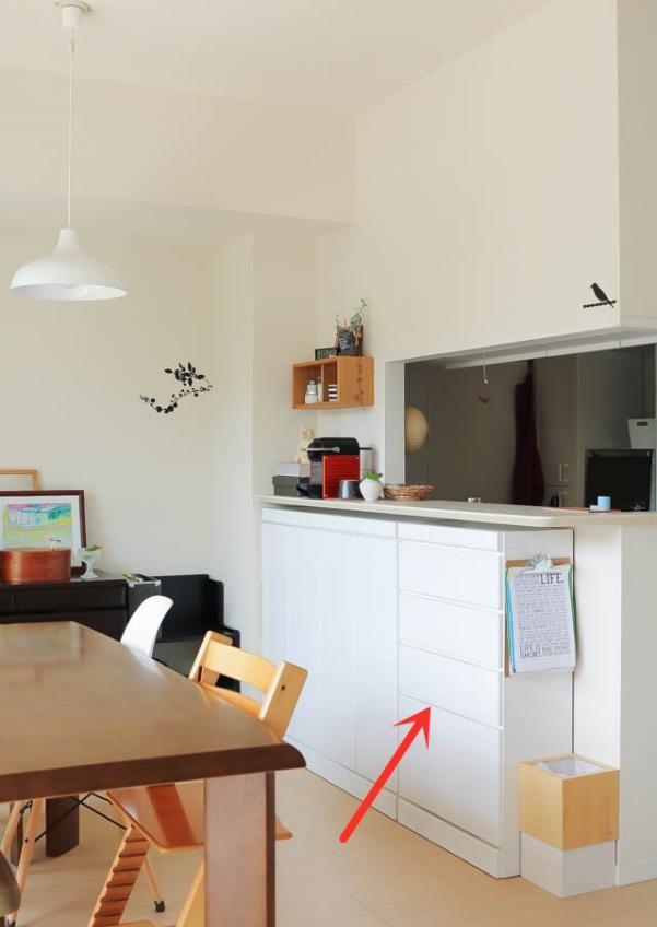 老年小妙招|老师傅透露：岛台边加10cm宽薄柜，不起眼，收纳力跟橱柜不相上下