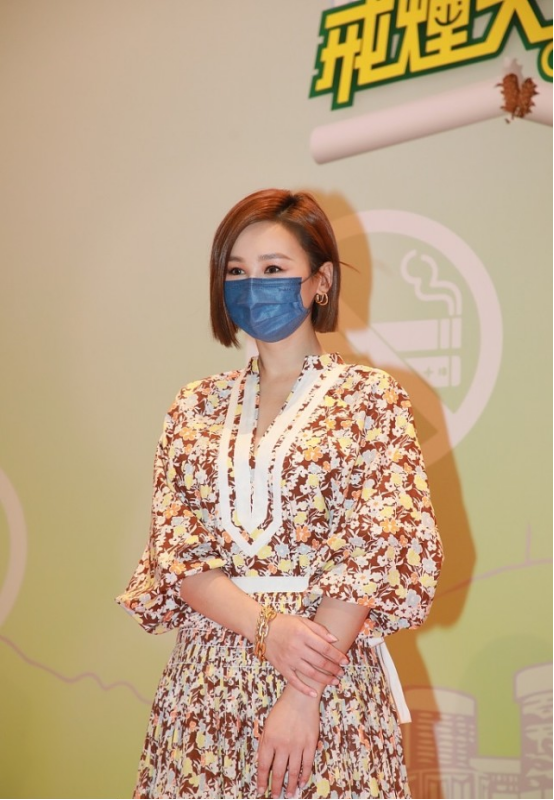 BiuFashion|“身材最好的港姐”高海宁太撩人，镂空亮片裙抢眼，侧面更有韵味