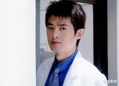 任泉|童年对“公子”的认知，就从他开始！衣服上都画了竹子