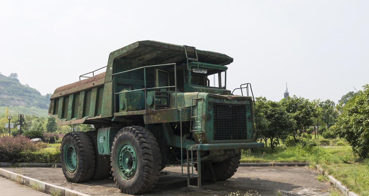 琳妹儿说 亚洲第一天坑：落差444米面积近500个足球场，能塞下一个东方明珠