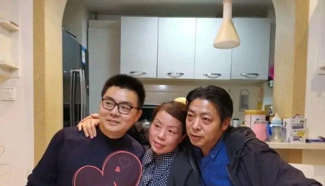 姚策|熊磊晒与杜妈合影，网友：只要自己不尴尬，尴尬的就是别人