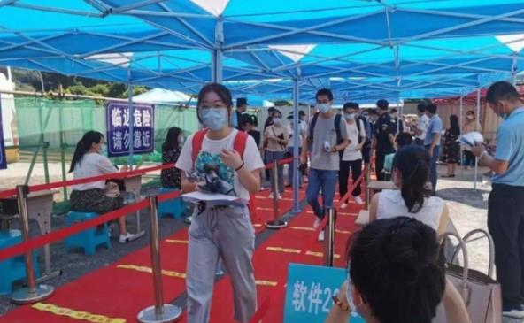 勇往直前的潇潇|海南教育厅印发通知，大中小学开学时间确定，还有个问题很严峻