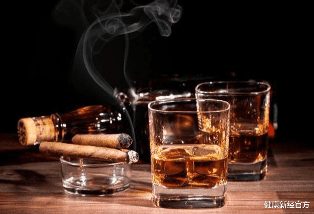 |男性脸上若有4种“异常”，肝或已悄悄变“硬”，一个不占，肝还算“不错”