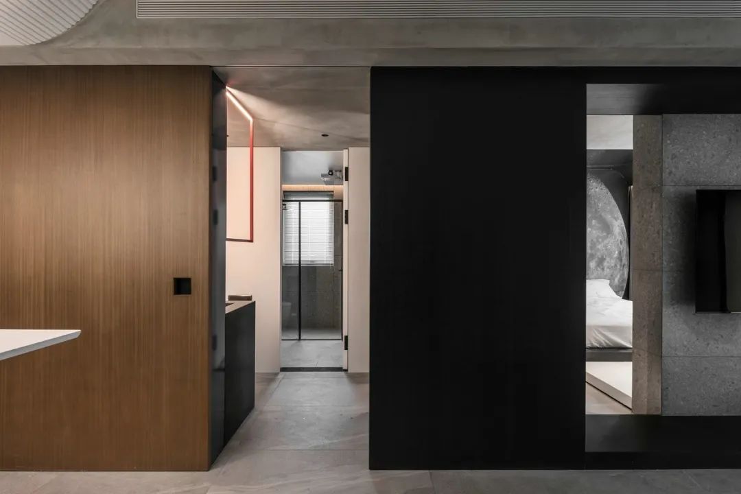 小花园+迂回动线，这个65m2黑白灰空间，越看越高级！