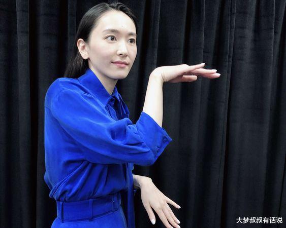 新垣结衣|新垣结衣婚后首度公开露面！网友一看心疼“老婆瘦了”发际线惹议