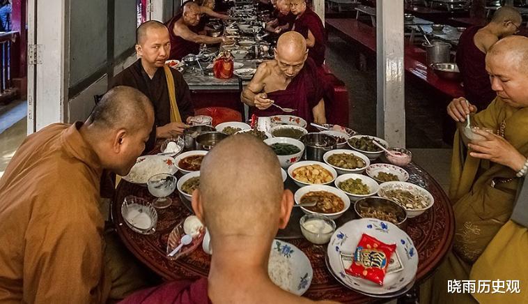 寺庙|和尚们每天吃素,为何大多都是肥头大耳?看看他们的伙食就明白了