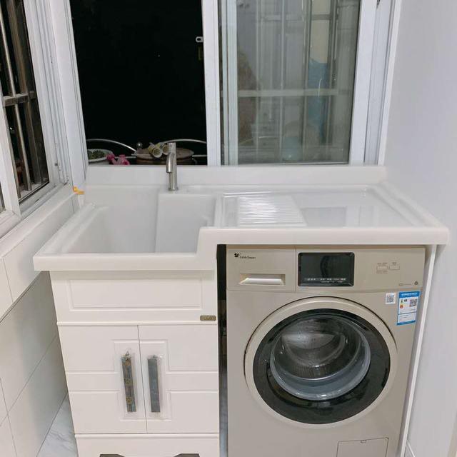 闺蜜简约风的新房入住，背景墙价格低却很漂亮，客厅搭配很上档次