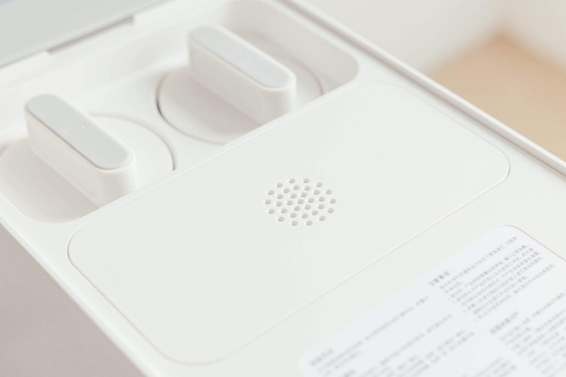 从零开始,打造极简白色系桌面美学工作台,附品质配件指南