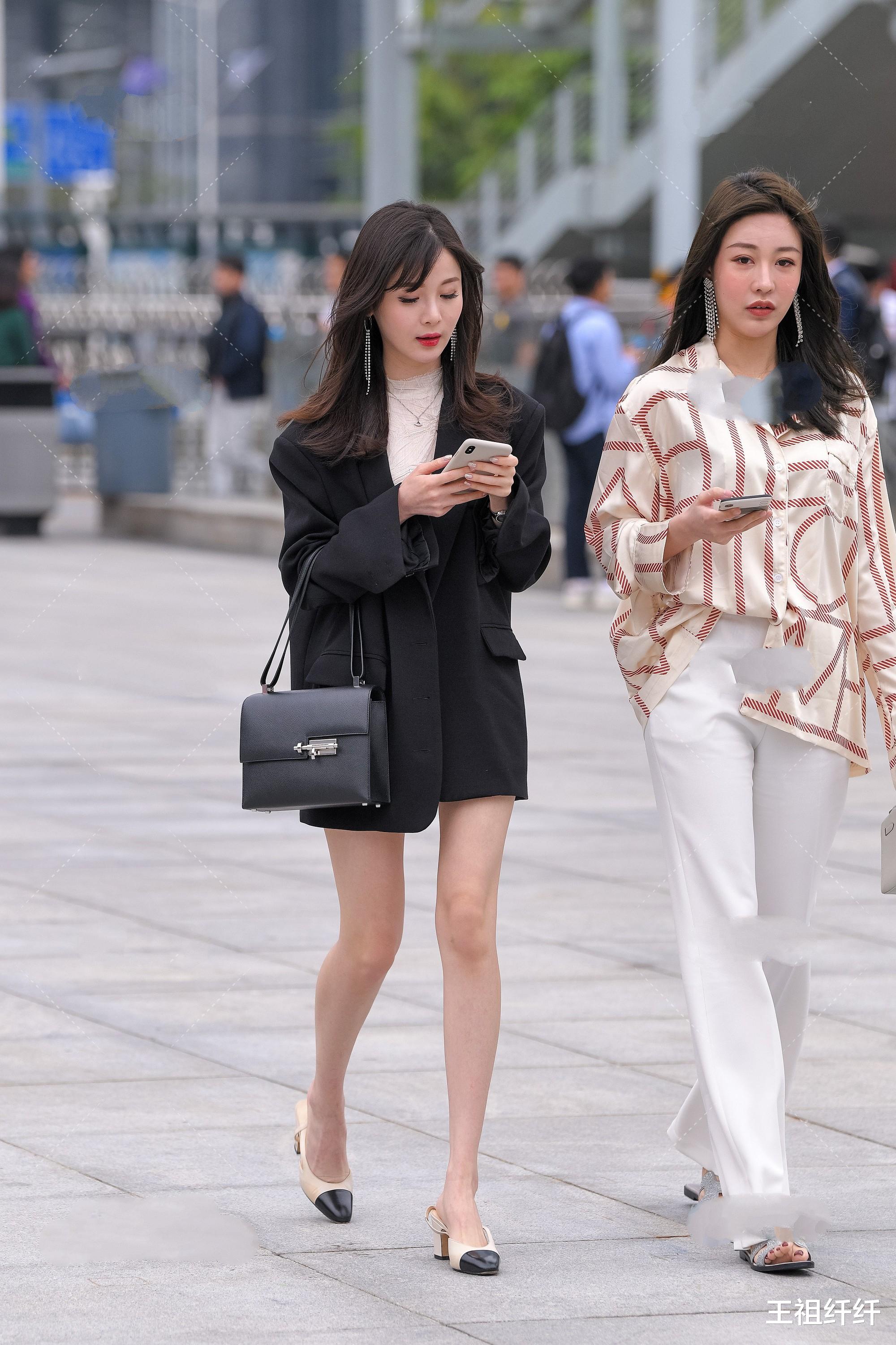 西装|黑色西装外套太过死板沉闷、添加几款配饰立马变得有魅力和活力