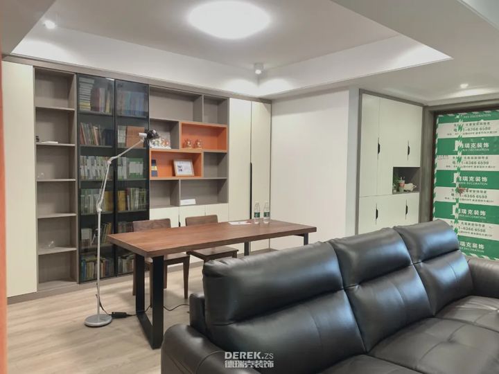 143平现代风格实景案例赏析，厨房三联动门设计通透明亮