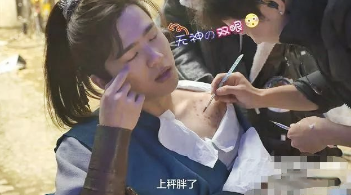 张雨绮|走丰腴路线的张雨绮突然瘦成筷子？和小8岁男友合体官宣，生图反倒惊艳