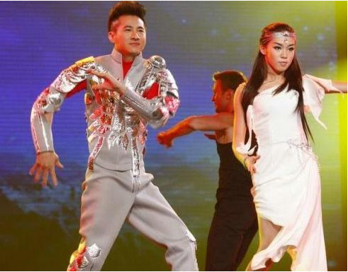 海鸣威|靠一首歌吃一辈子，金星劝其改名不听还反怼，如今已沦为路人