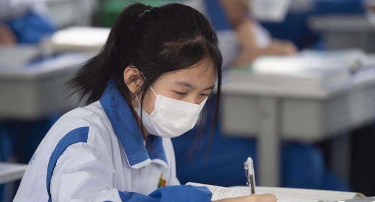 高秀花说育儿|女生上高中后成绩会直线下滑?主要原因有三个,智商并不在其中