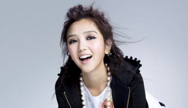 何洁|一碰就怀孕,“超女”何洁毁灭史:曾经有多风光,现在就有多落魄