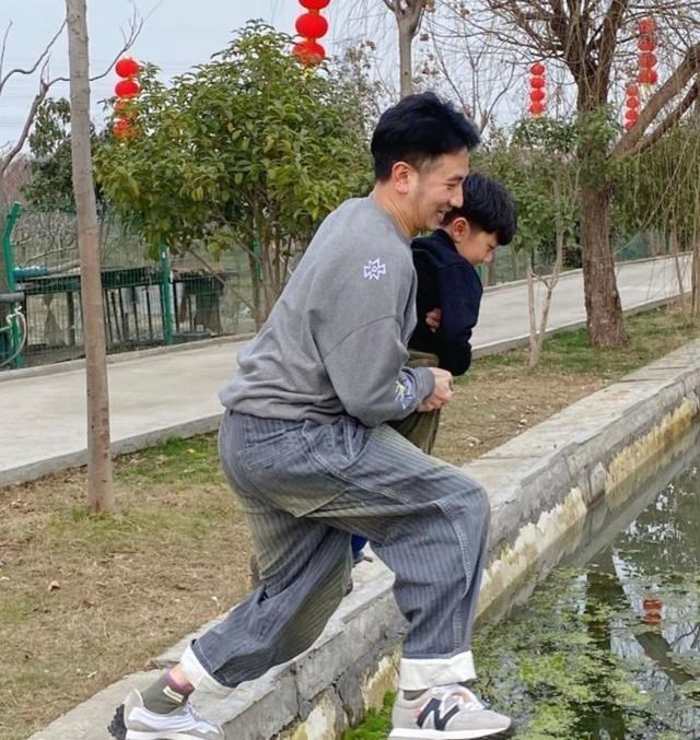 家中大小宝|林生斌现任发文高调秀恩爱，第一句信息量丰富，疑似处理了某些事