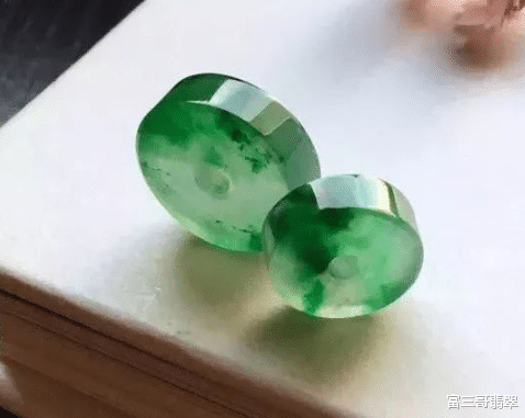 翡翠|同一块翡翠料，有人切出几万的货，有人却只切出几千的货，为啥？