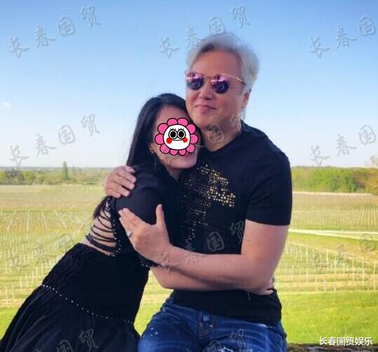 林瑞阳|林瑞阳与女代理商合影旧照曝光，吻脸拥抱显亲密，称对大哥的爱是发自内心的