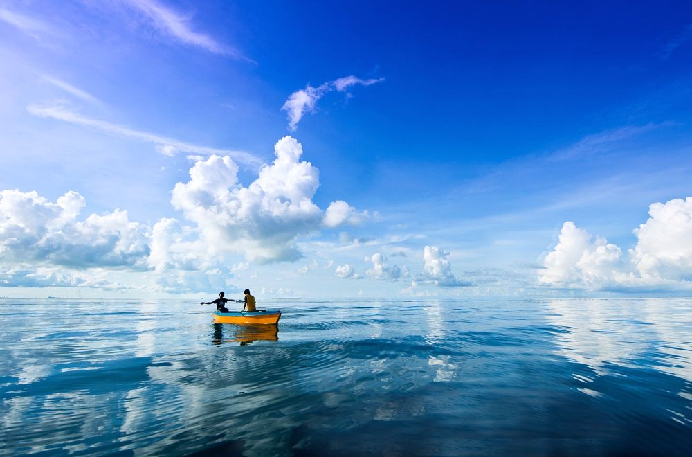 地球引力到底有多大?海水这么多都能被牢牢吸住?