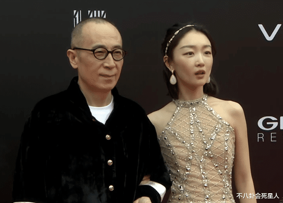 琅琊榜|影展红毯争艳：周冬雨裸色裙露背，童谣白衬衫朴素，姚晨深V真空