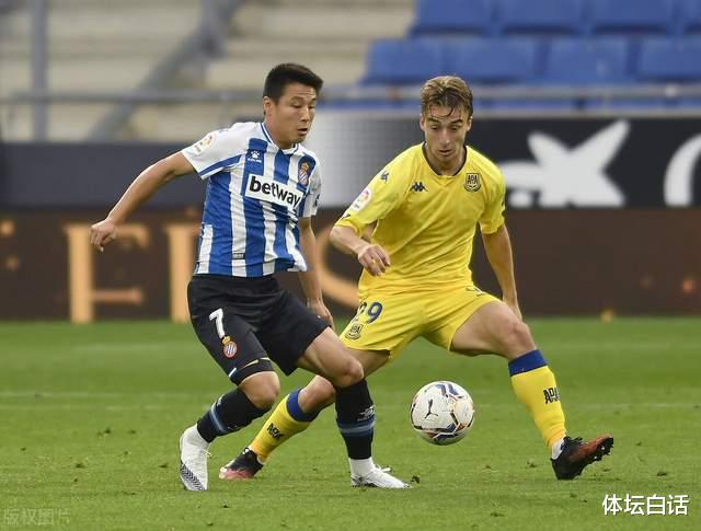 阿兰|国足阿兰首秀惊艳,拍打胸前红旗强调“中国心”,娇妻是环球小姐