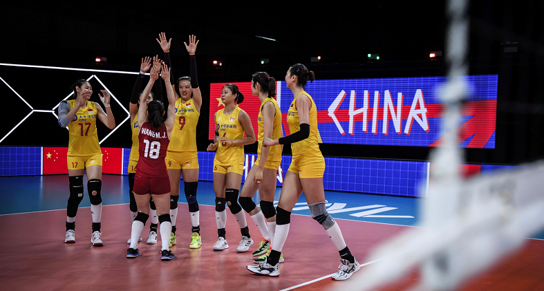 美国队|7连胜收官！中国女排3-0送美国队首败，终结对手14连胜纪录