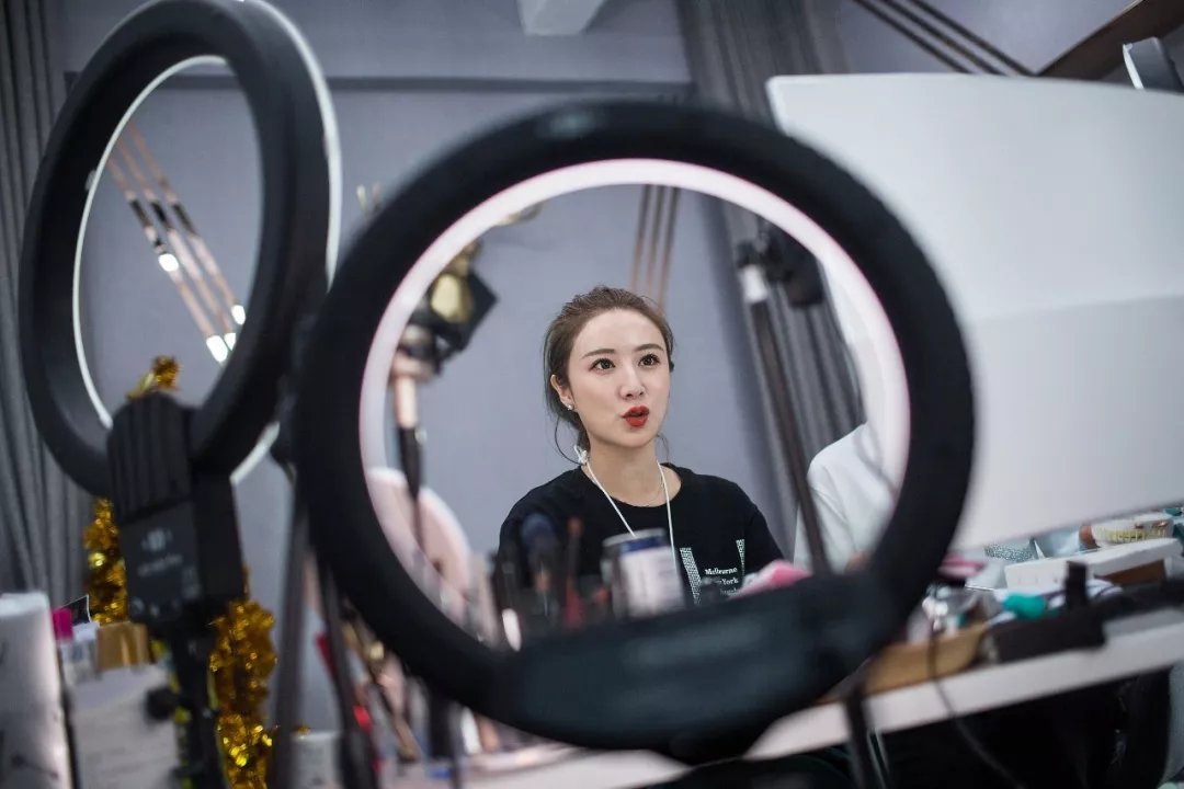 薇娅|选秀冠军、嘻哈主唱、直播一姐，而今被称十三姨，薇娅前途尽毁？