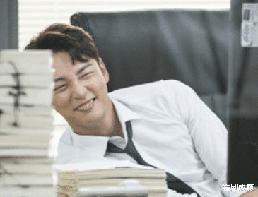 迪丽热巴|一人分饰两角，演技炸裂！混混当法官，韩国电影是真敢！《致亲爱的法官大人》