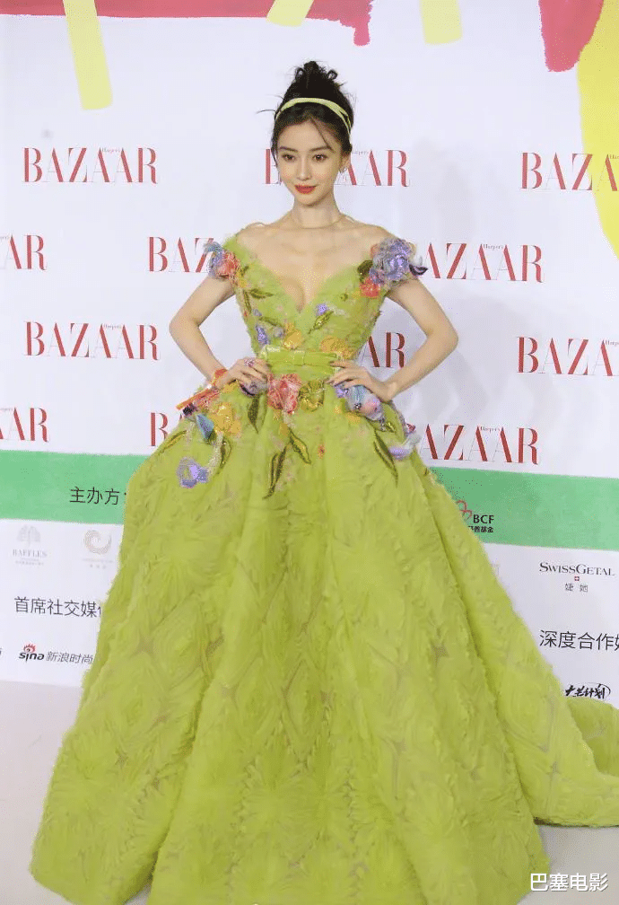 童瑶|2021惊艳红毯：童瑶“惹火”，杨幂、刘雯鲨疯了，鞠婧祎美得意外