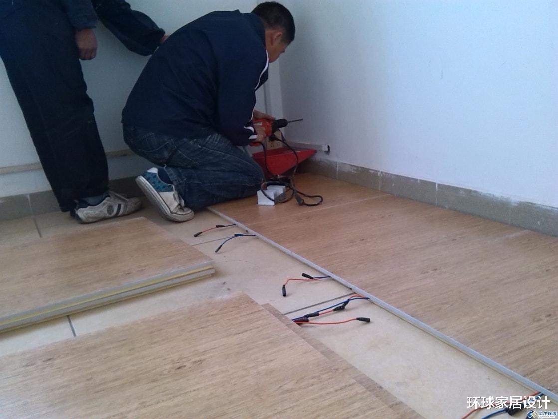 地暖已经过时了,下次装修换成“自热地板”,节能省电还舒适!