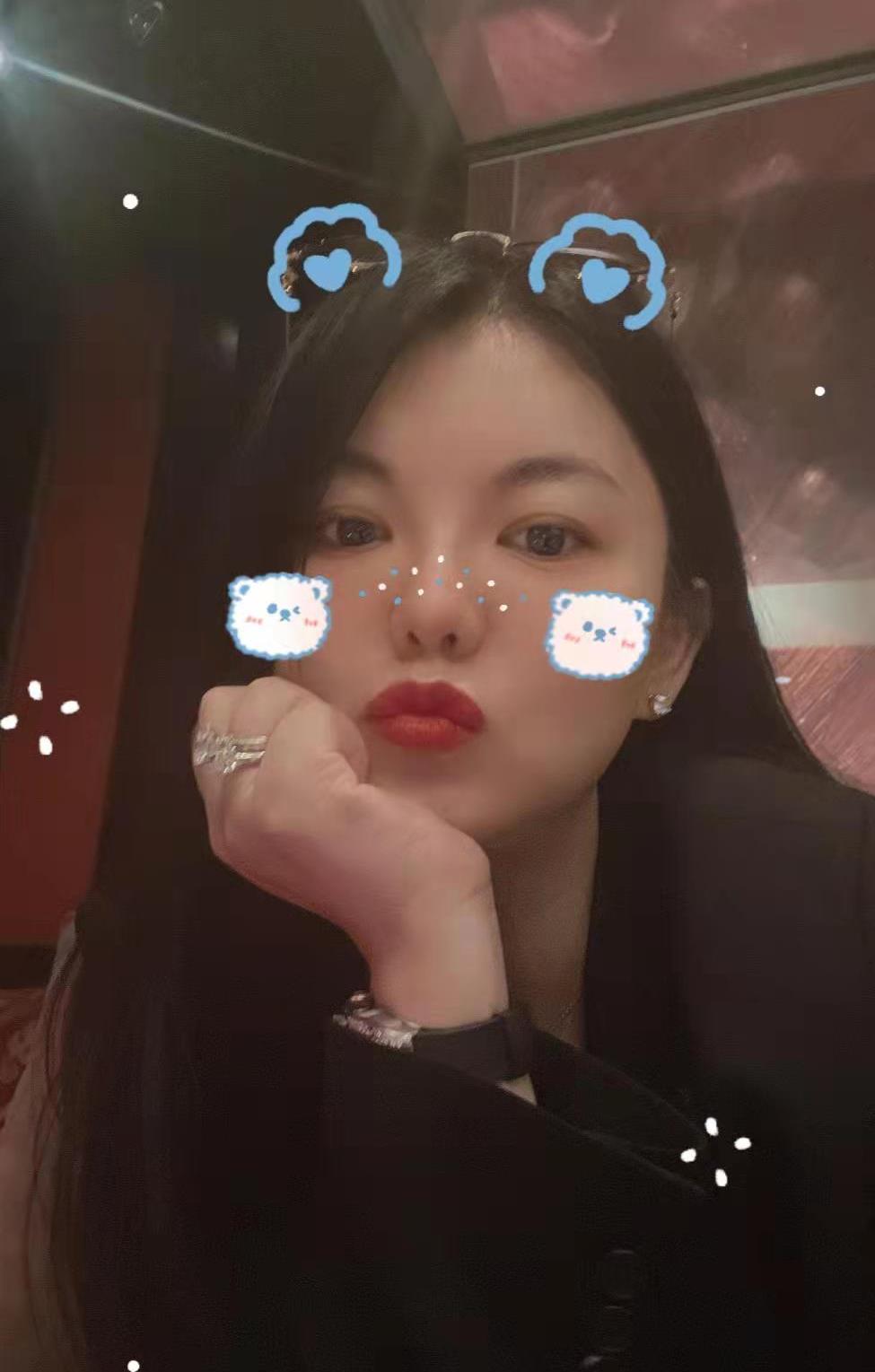 王岳伦|李湘与王岳伦同步，凌晨发布个人动态，背景音乐歌词字字戳心