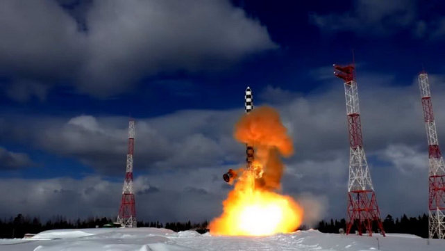 萨尔马特|美国接连收到噩耗，对手压箱底导弹即将亮相，射程可达18000公里