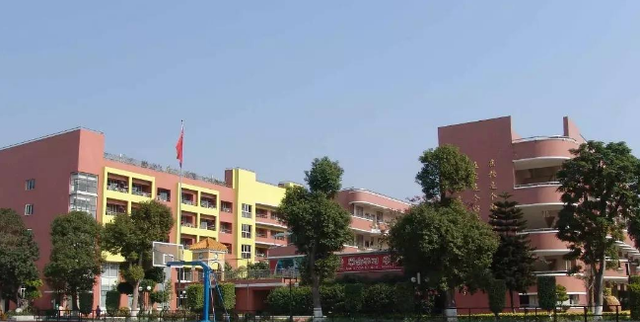 黄冈|“一问三不知”的皮草唐主任，原来出身名校，众人感叹：太丢人