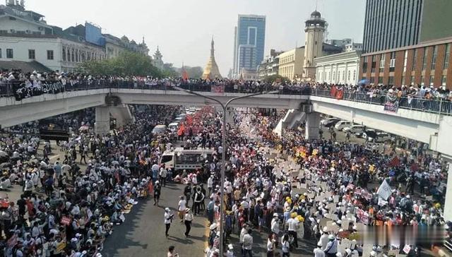 今天，緬泰邊境大其力，幾乎全城民眾參與示威-圖10