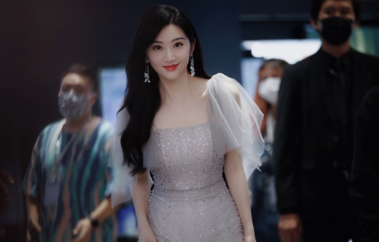 景甜|33岁的景甜大方承认曾整容失败,还差点抑郁,修复后悲伤蛙变甜心