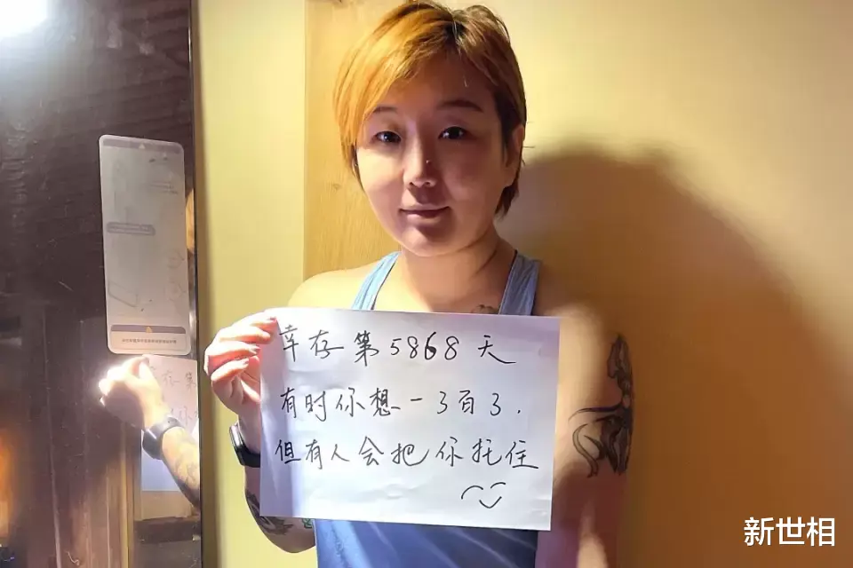 新世相|最后一秒，那个想自杀的年轻人被托住了