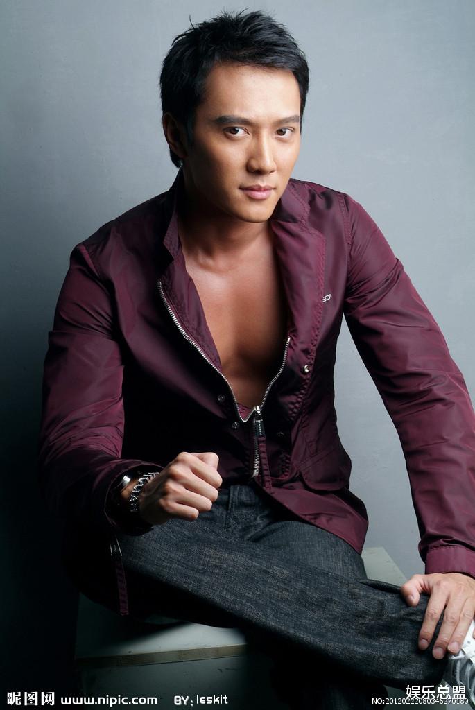 冯绍峰|吻遍大半娱乐圈，前女友高达2位数，浪子冯绍峰的猎艳史！