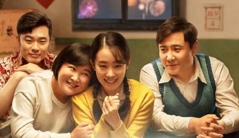 小姐姐|小姐姐因长得像“李焕英”走红，看到对比照后，几乎一模一样