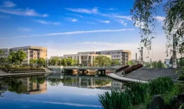 糯妈育儿经|江苏这所大学“严重断档”,分数线连年下降,考生:报考模式太坑